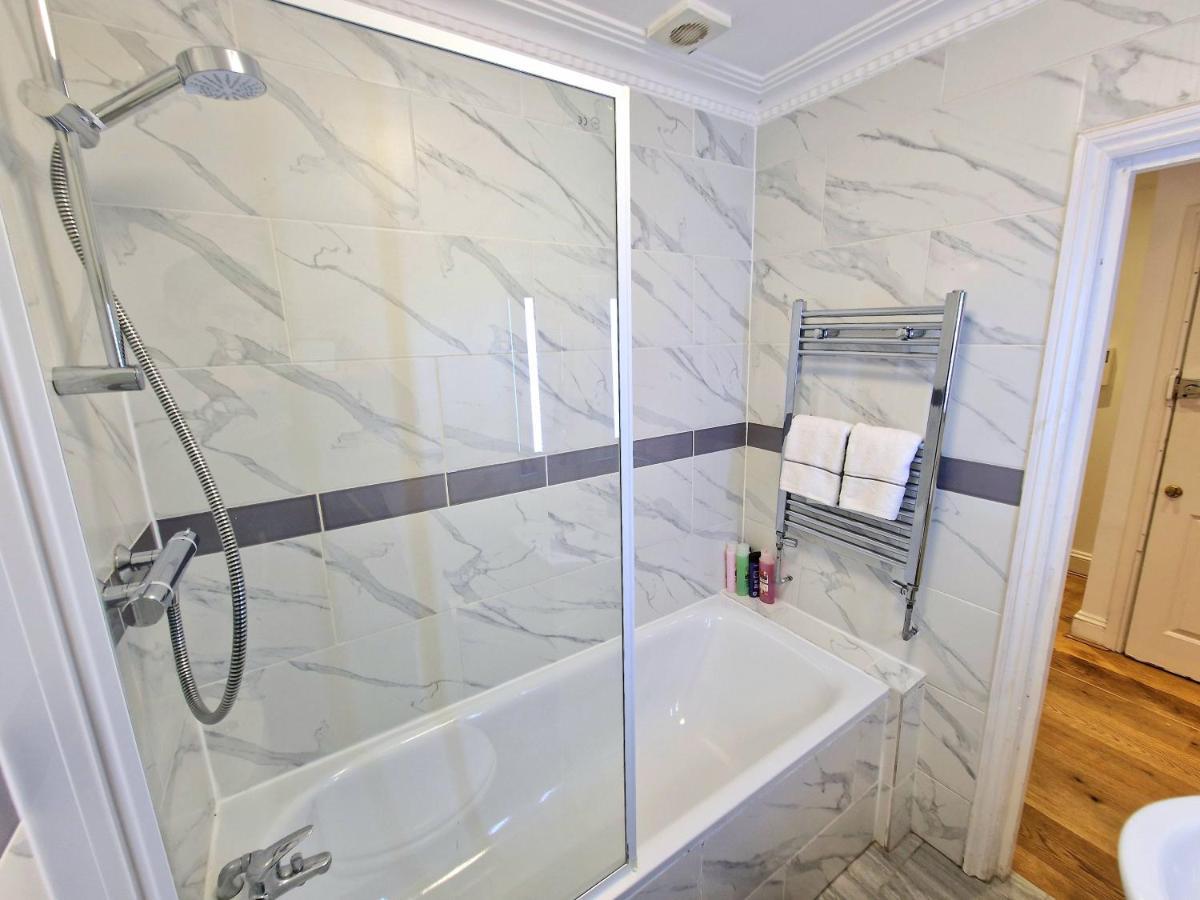 Cosy Home In Kensington - Great Location! 3 Minutes Walk To Earl'S Court Station لندن المظهر الخارجي الصورة